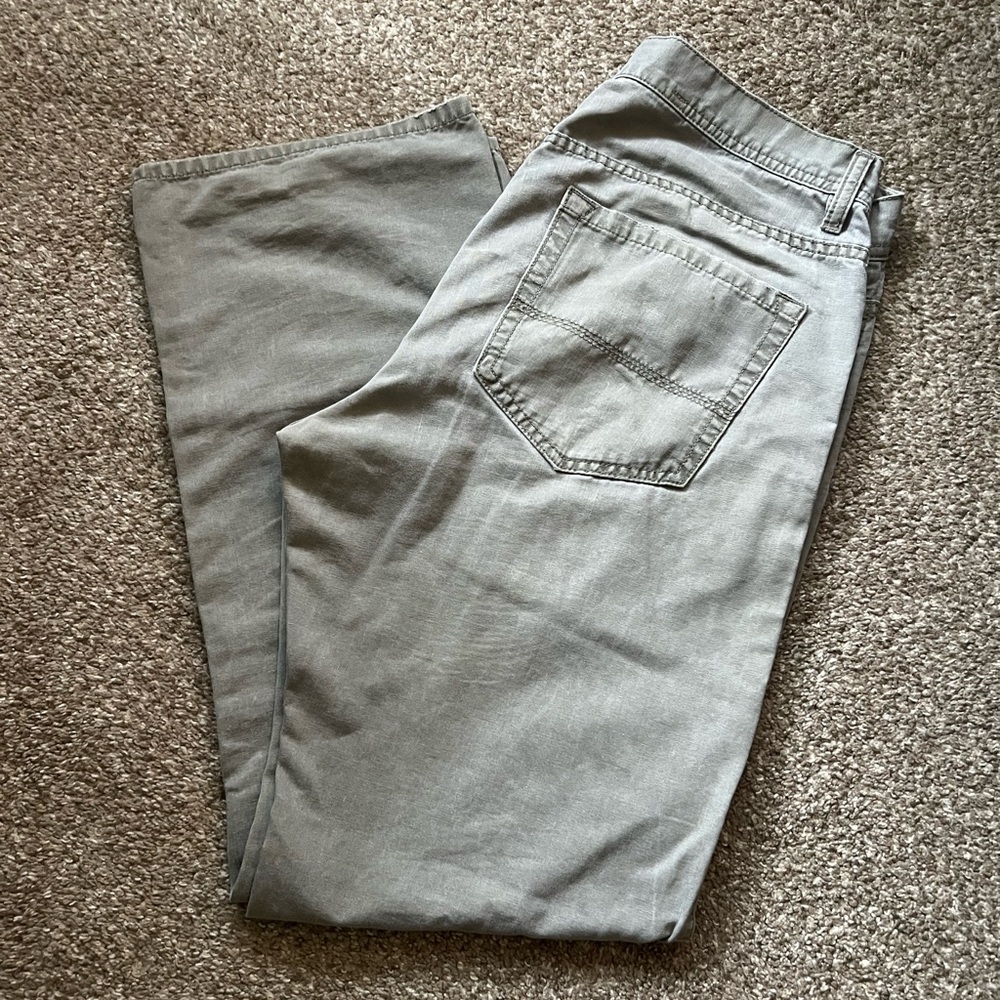 Dockers D3 Classic Fit Men’s Light Grey / Gray Pants 33 x 32 Casual 100% Cotton